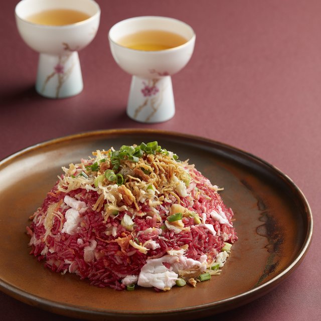 瑶柱蛋白蟹肉芦笋红菜汁炒饭 Fried Beetroot Rice with Crab Meat, Conpoy, Asparagus & Egg White