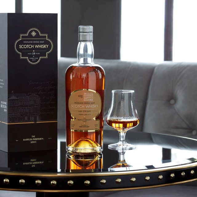 Highland Single Malt Scotch Whisky 19 Years Old - The Raffles Writer's Series - 700ml